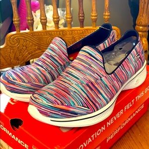 skechers go walk 4 merge